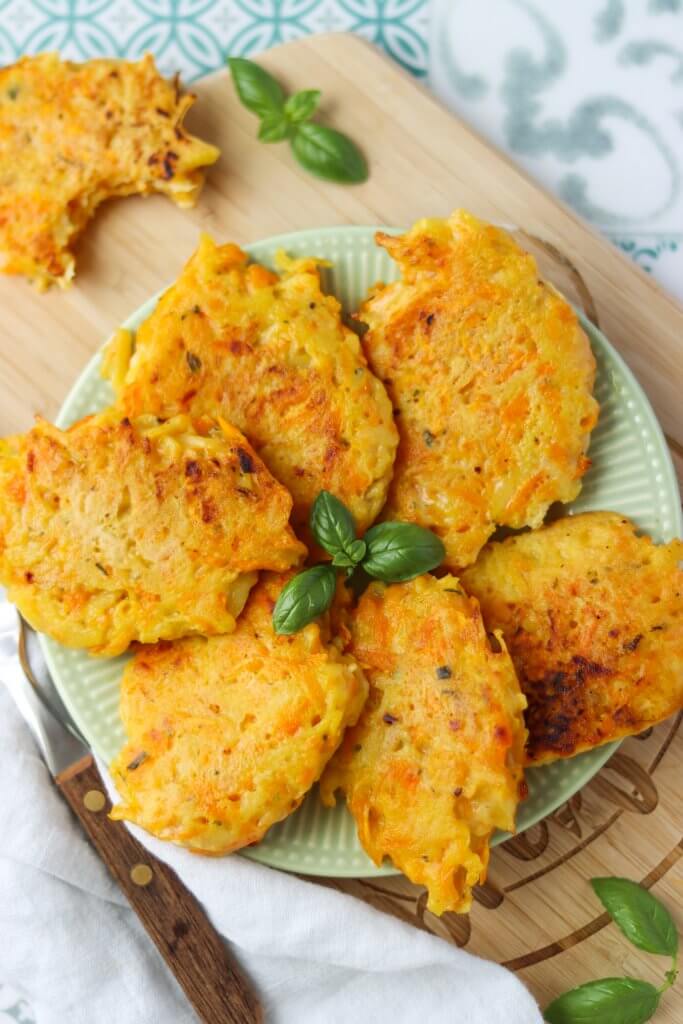 Herbstliches Kürbisgericht: Knusprige Rösti mit Butternusskürbis & Kartoffeln. Einfaches Familienrezept – schnell gemacht & vielseitig abwandelbar.