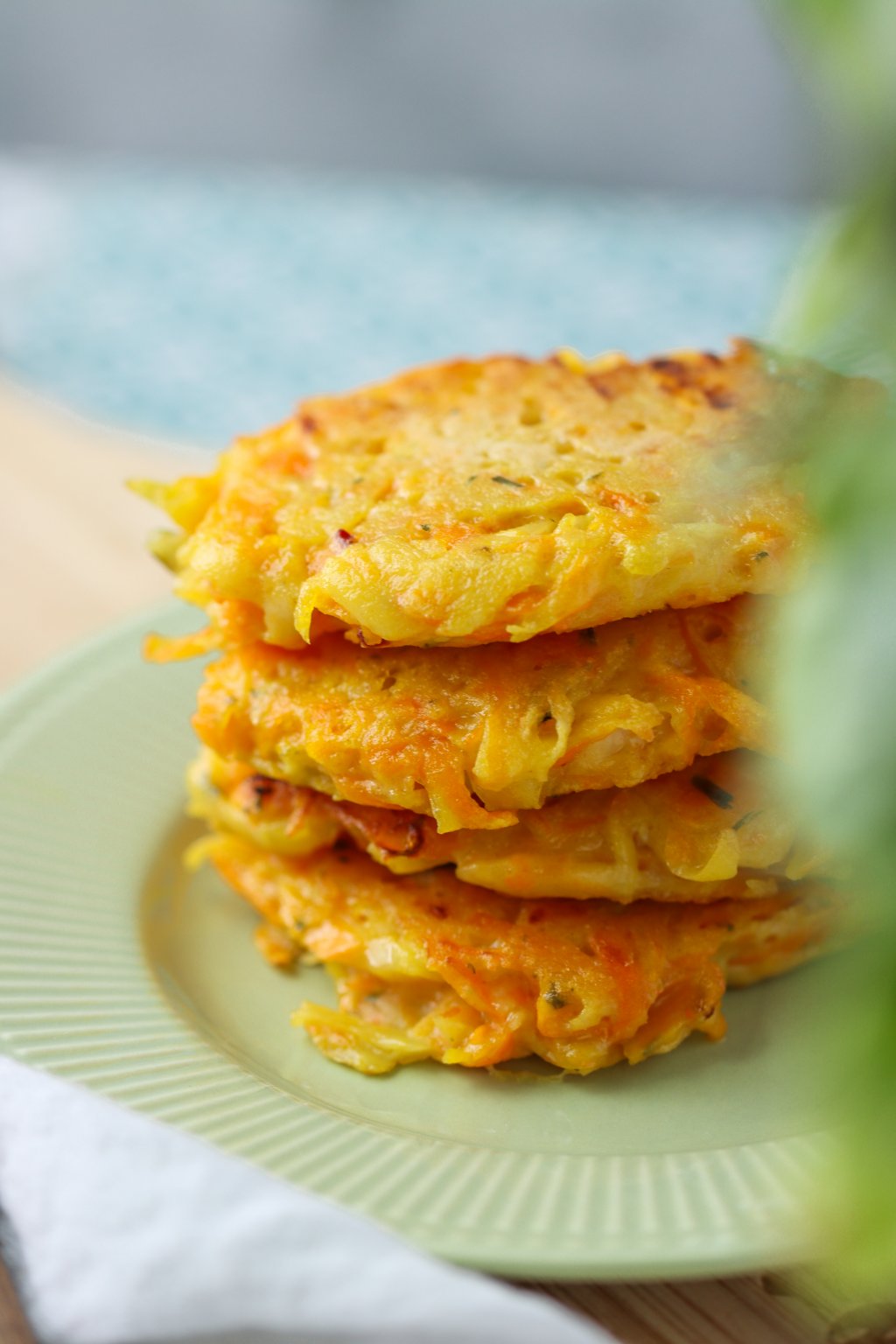 Herbstliches Kürbisgericht: Knusprige Rösti mit Butternusskürbis & Kartoffeln. Einfaches Familienrezept – schnell gemacht & vielseitig abwandelbar.